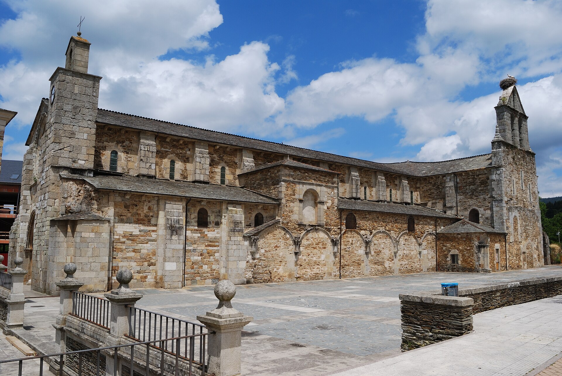 Façade du monastère de Santa María de Meira