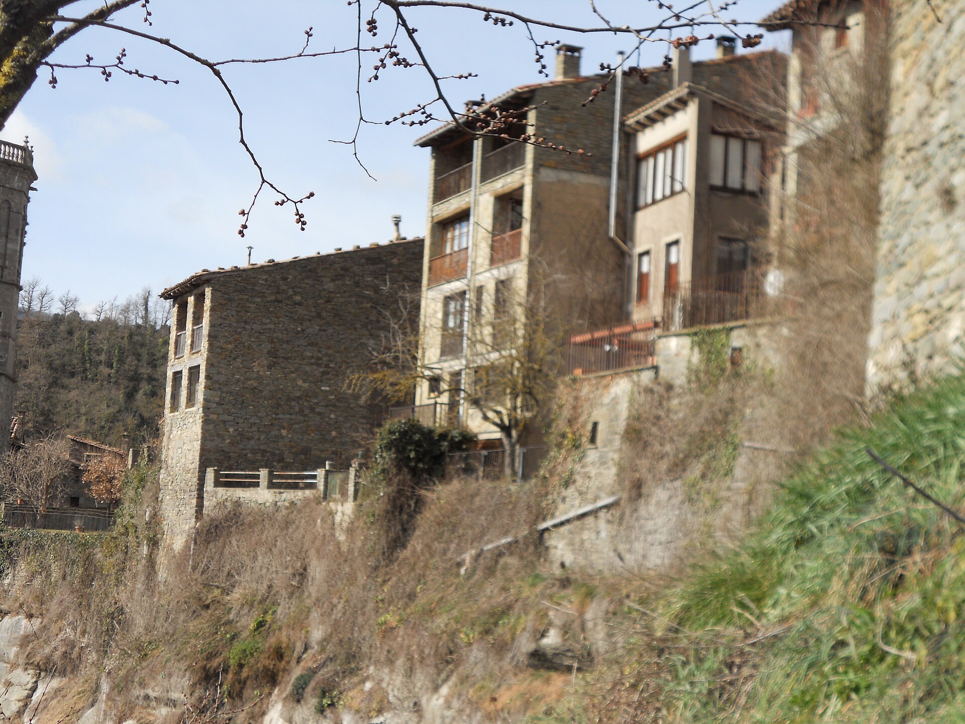 Maisons du carrer del Fossar, avec leurs balcons en bois
