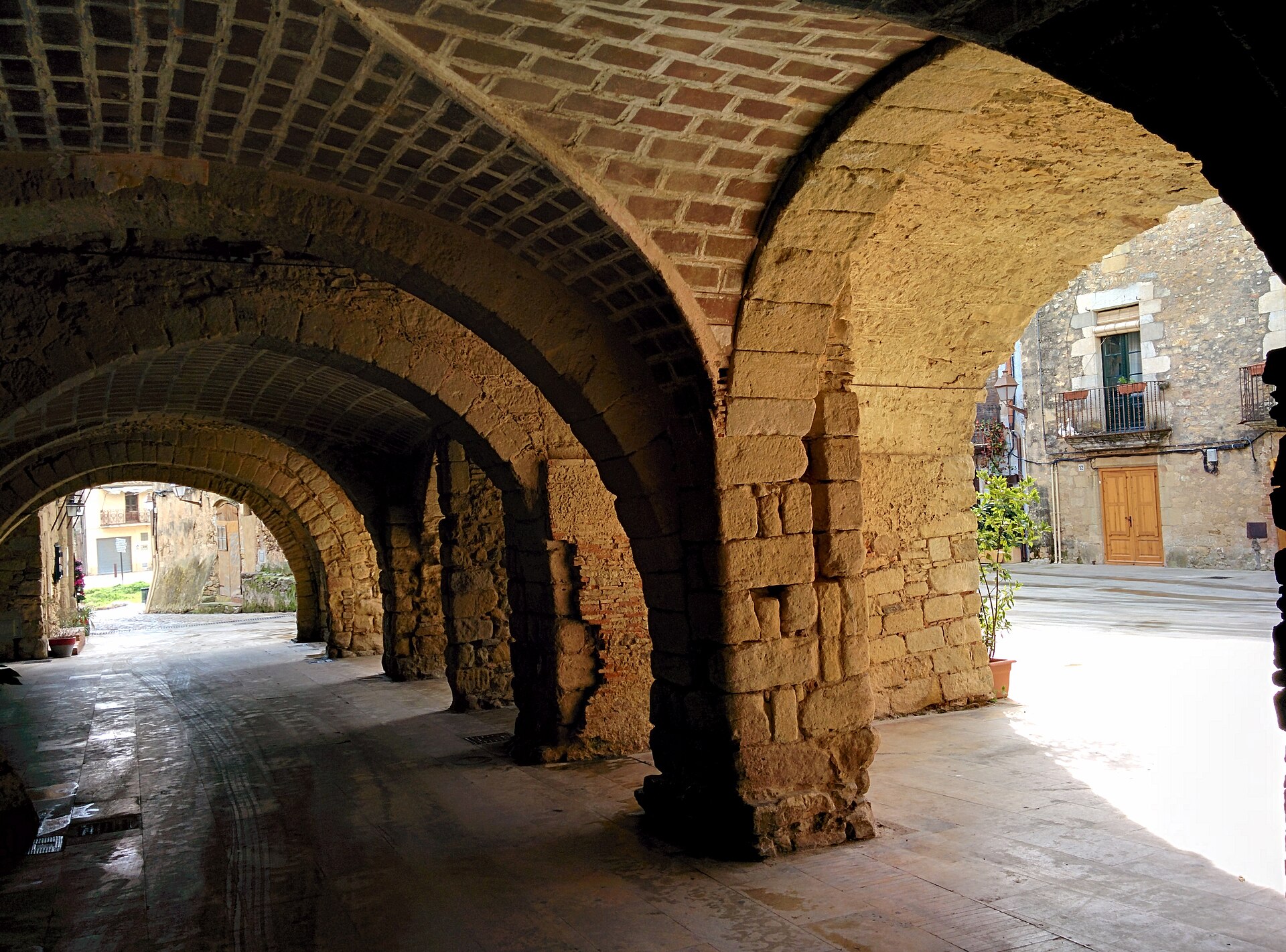 Les arcades (voltes) de la Plaça de les Voltes