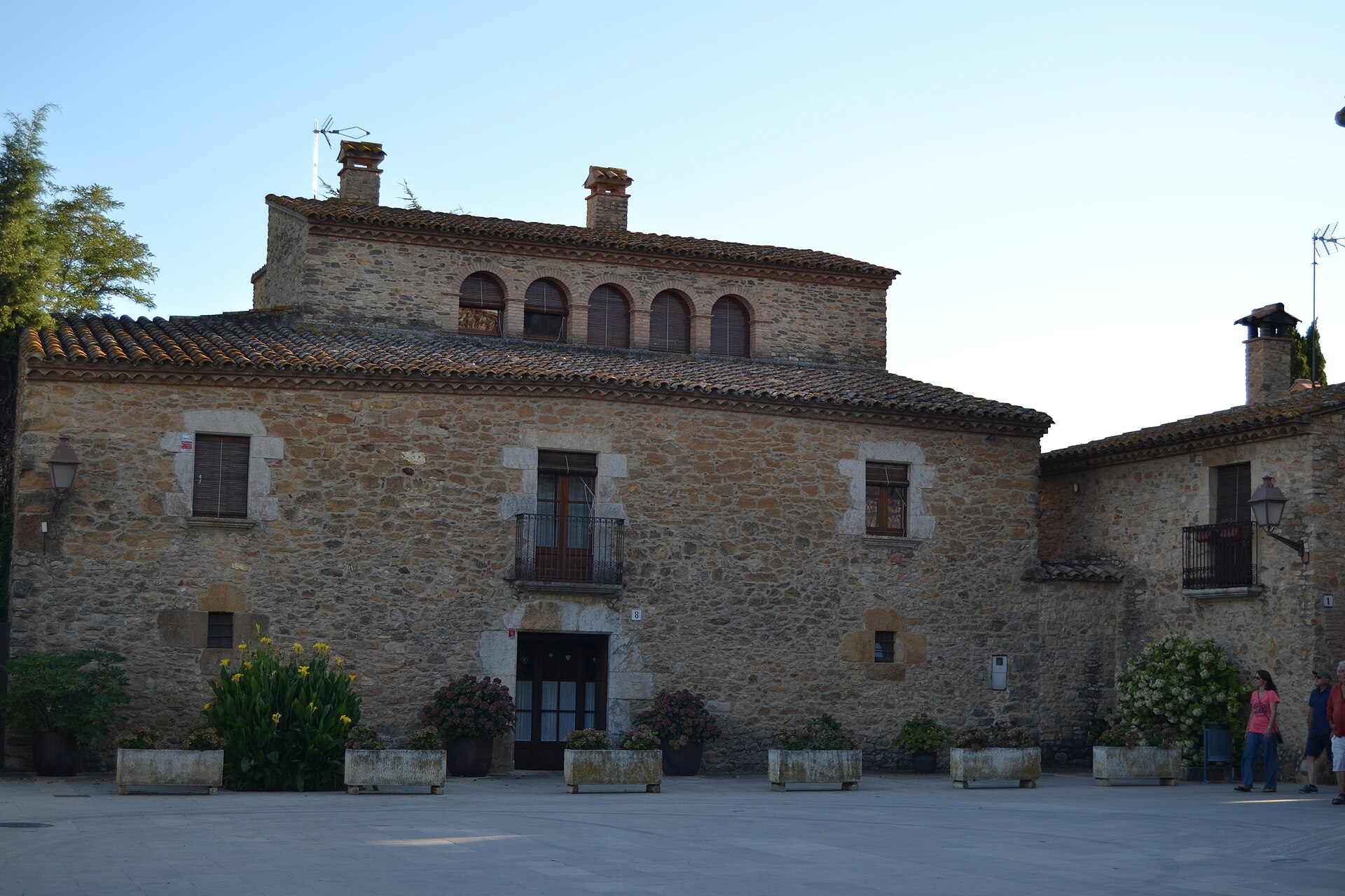 La Plaça del Castell, avec le palais au fond