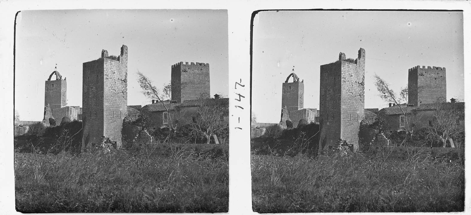 Les trois tours de la muraille de Peratallada (photographie historique, 1913)
